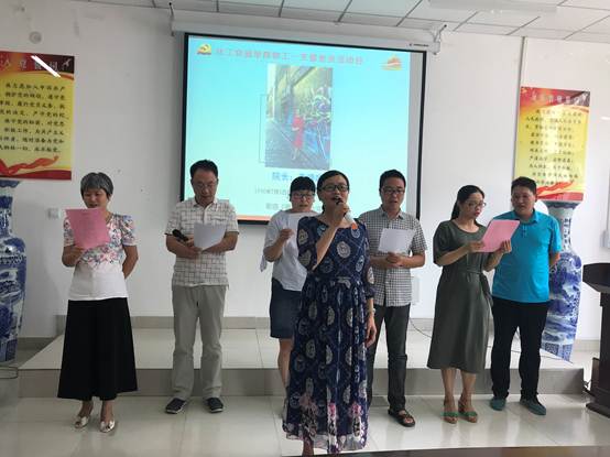 经理李靖靖领唱《唱支山歌给党听》